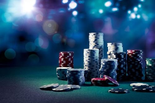 MMK ငွေပေးချေမှု – KBZPay နှင့် Wave Money ဖြင့် VIP Reward ထုတ်ယူနေသည့် မြင်ကွင်း